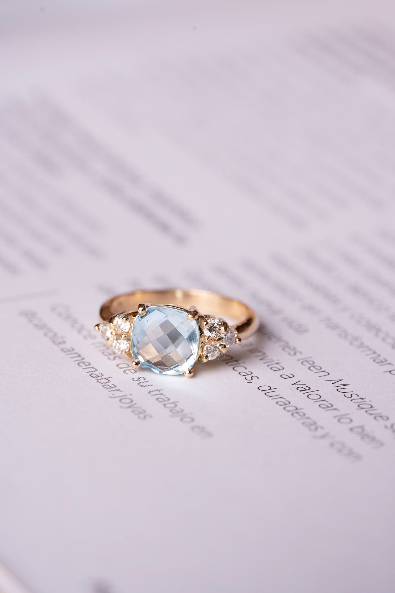 Anillo de Agua Marina y Brillantes