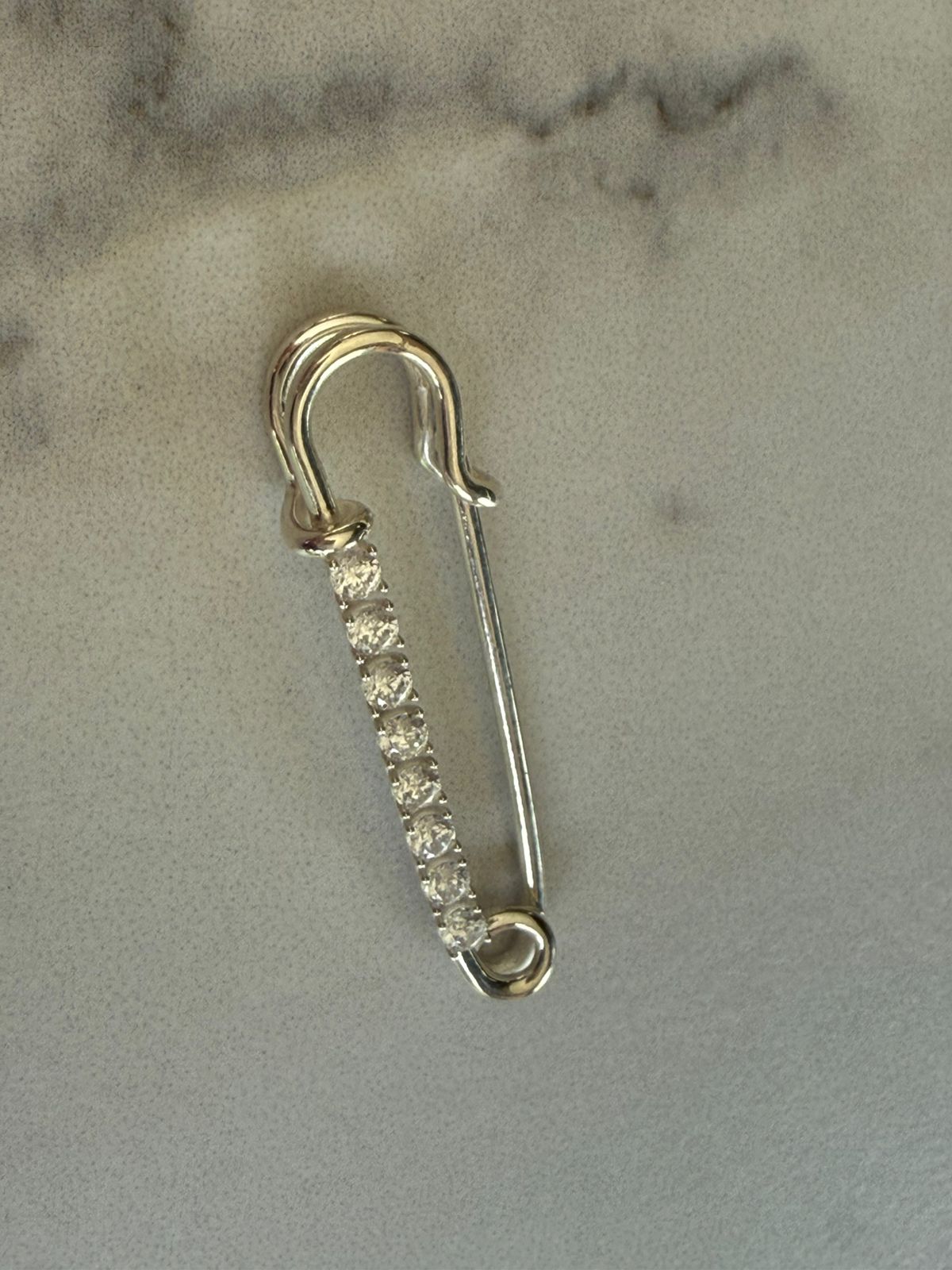 Broche alfiler de plata rodinada de 950 con circones