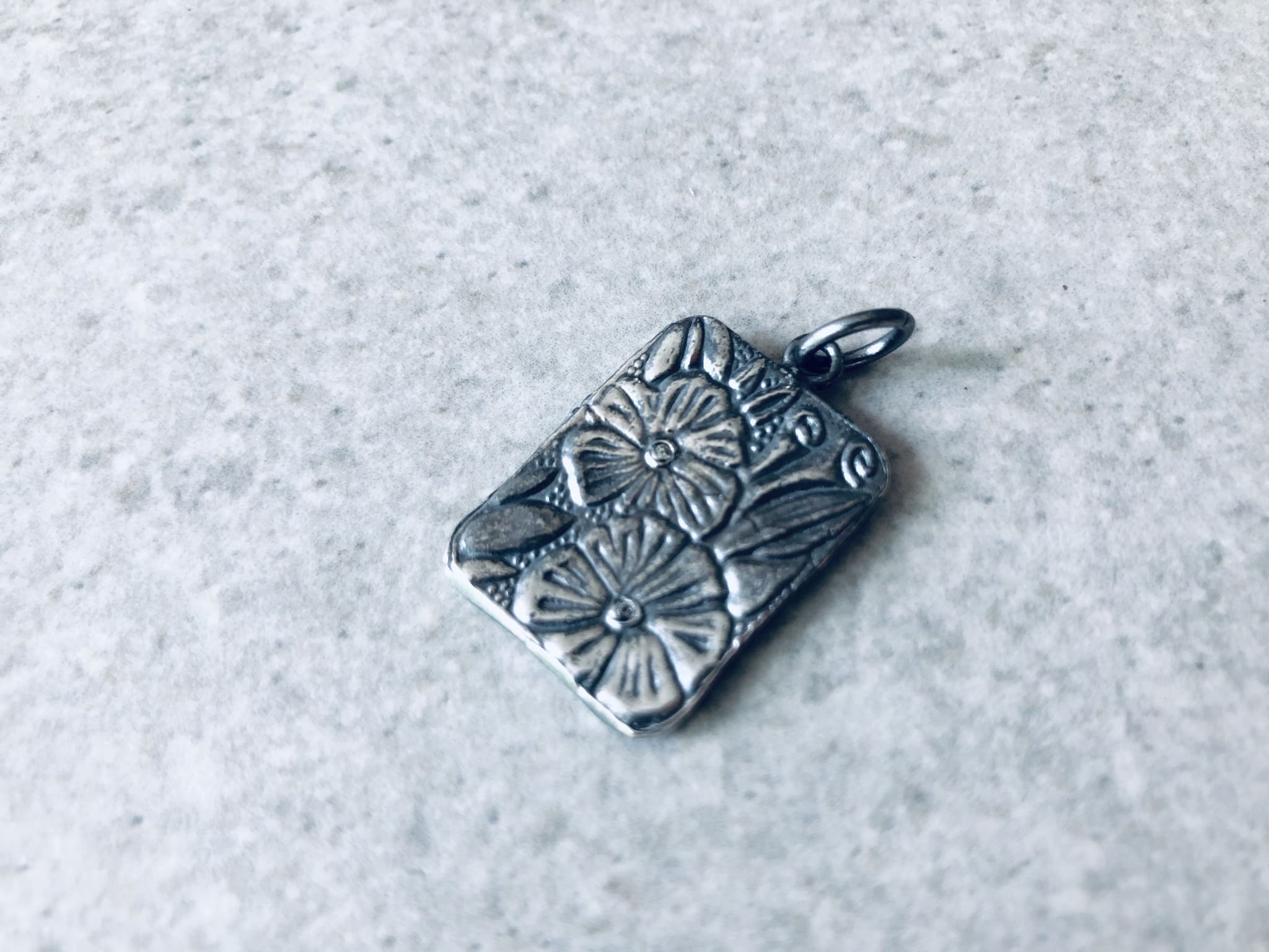 Colgante Flores Plata Envejecida