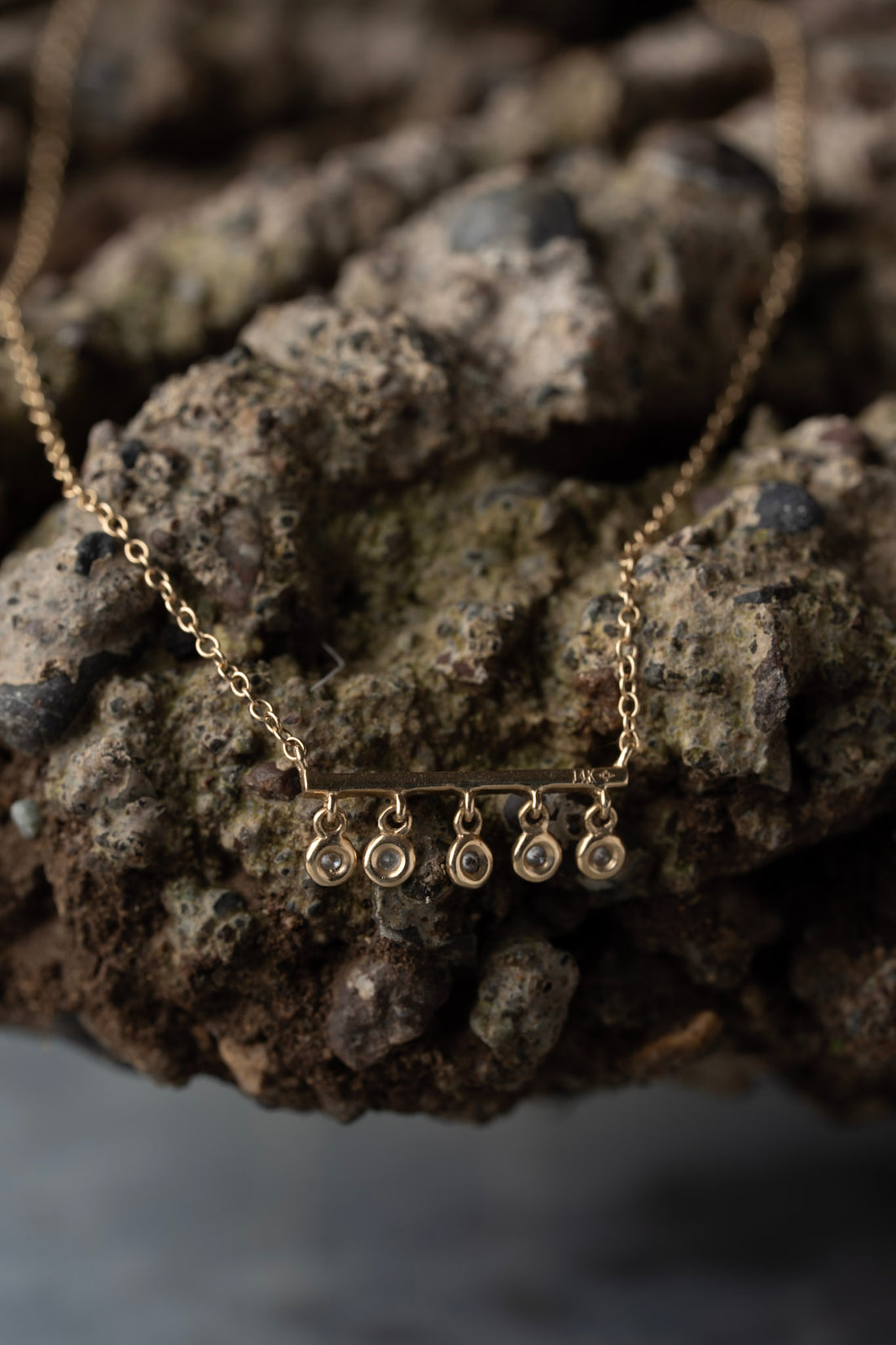 Collar punto de luz oro 18k . 5 brillantes