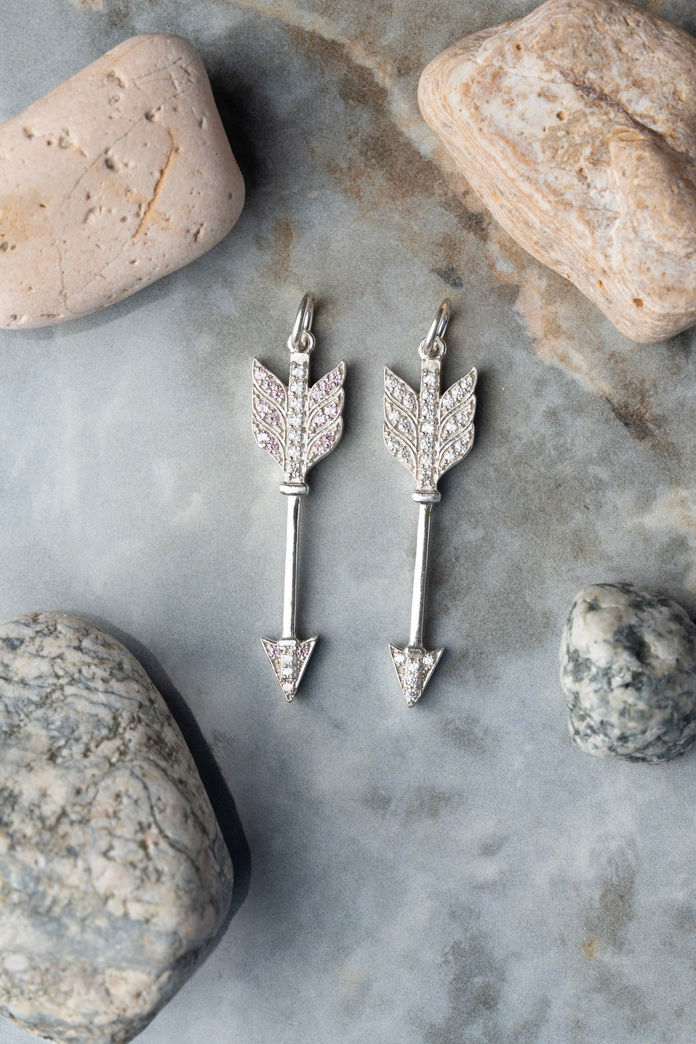 Colgante Flechas de plata 950 y circones