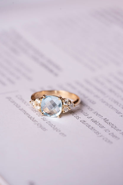 Anillo de Agua Marina y Brillantes