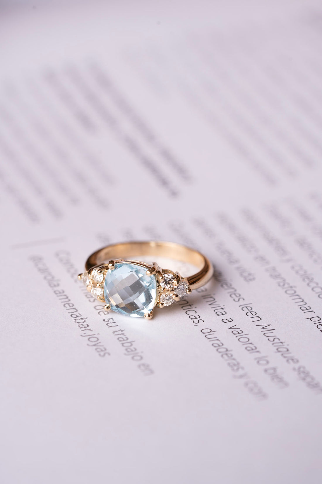 Anillo de Agua Marina y Brillantes