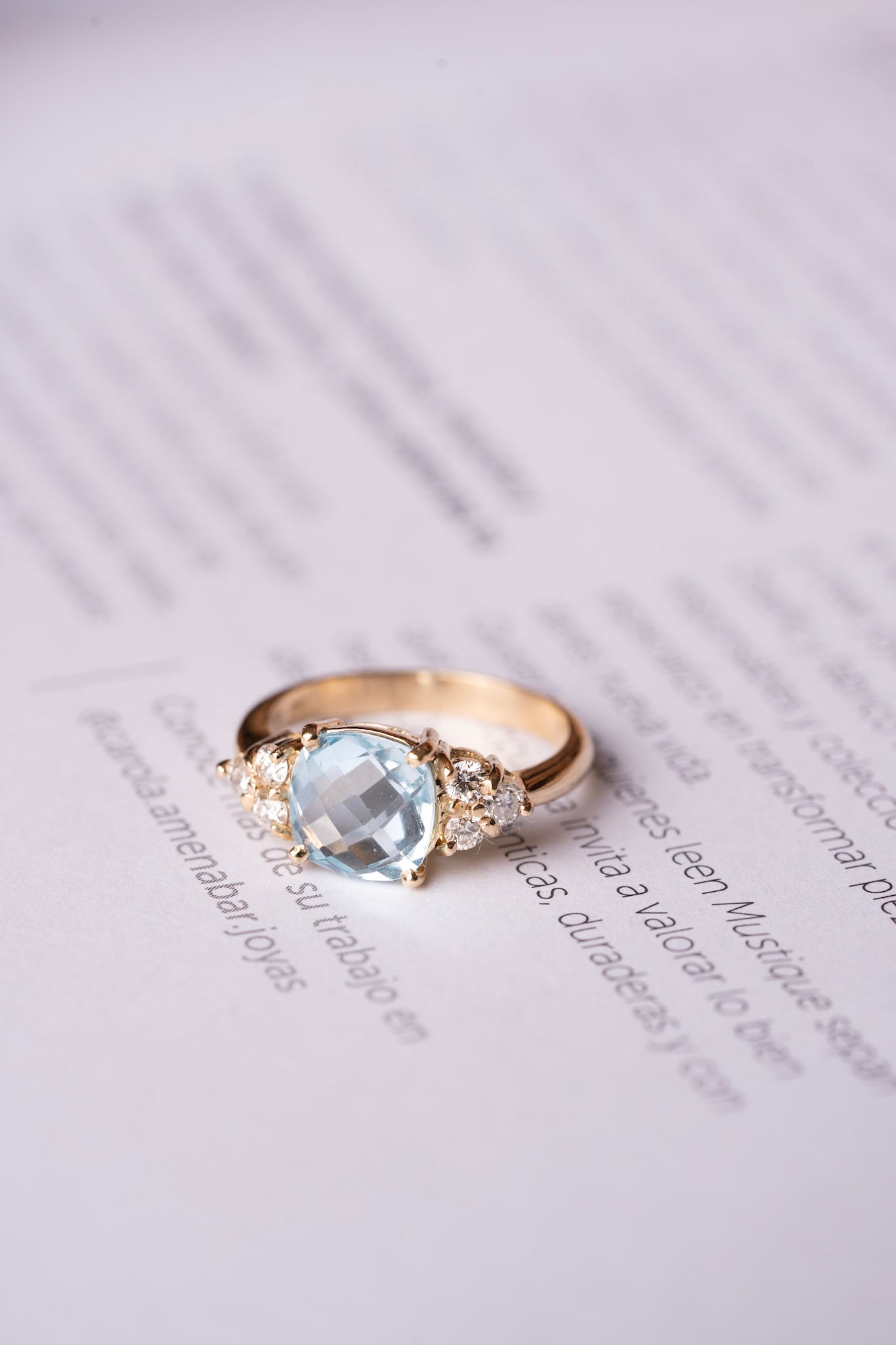 Anillo de Agua Marina y Brillantes