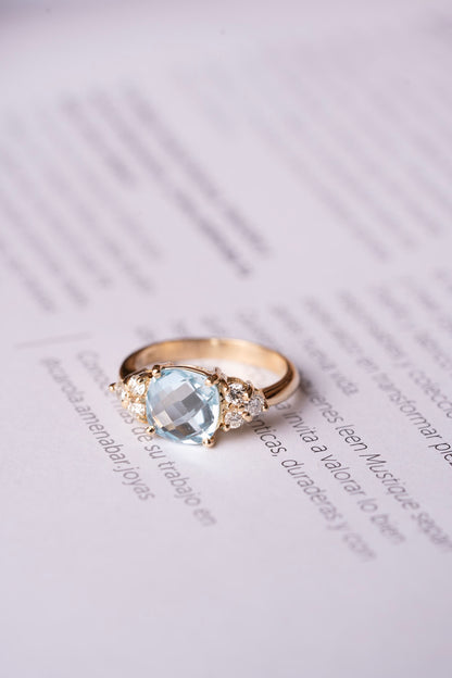 Anillo de Agua Marina y Brillantes