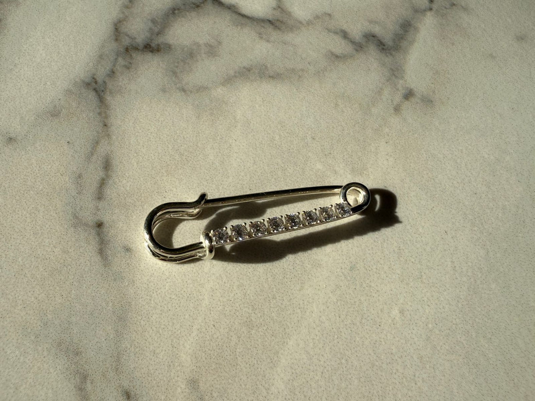 Broche alfiler de plata rodinada de 950 con circones