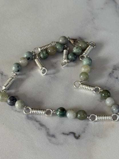 Collar resortes en plata rodinada 950 con piedras jade