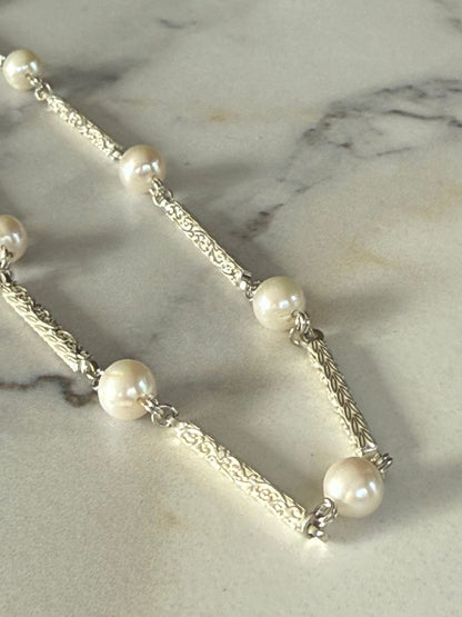 Collar de perlas con barras talladas en plata rodinada 950