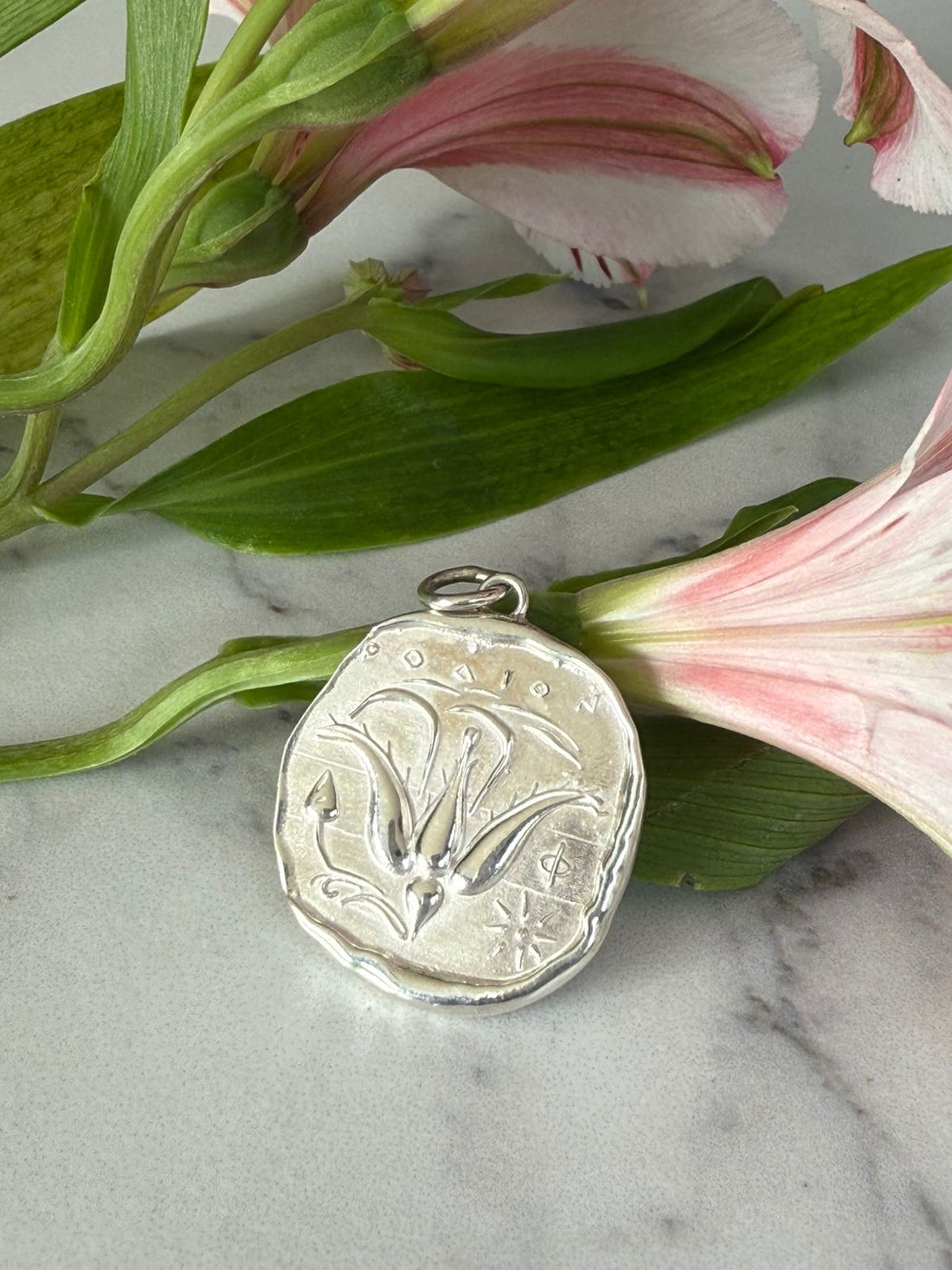 Colgante Flor Esperanza de plata rodinada 950