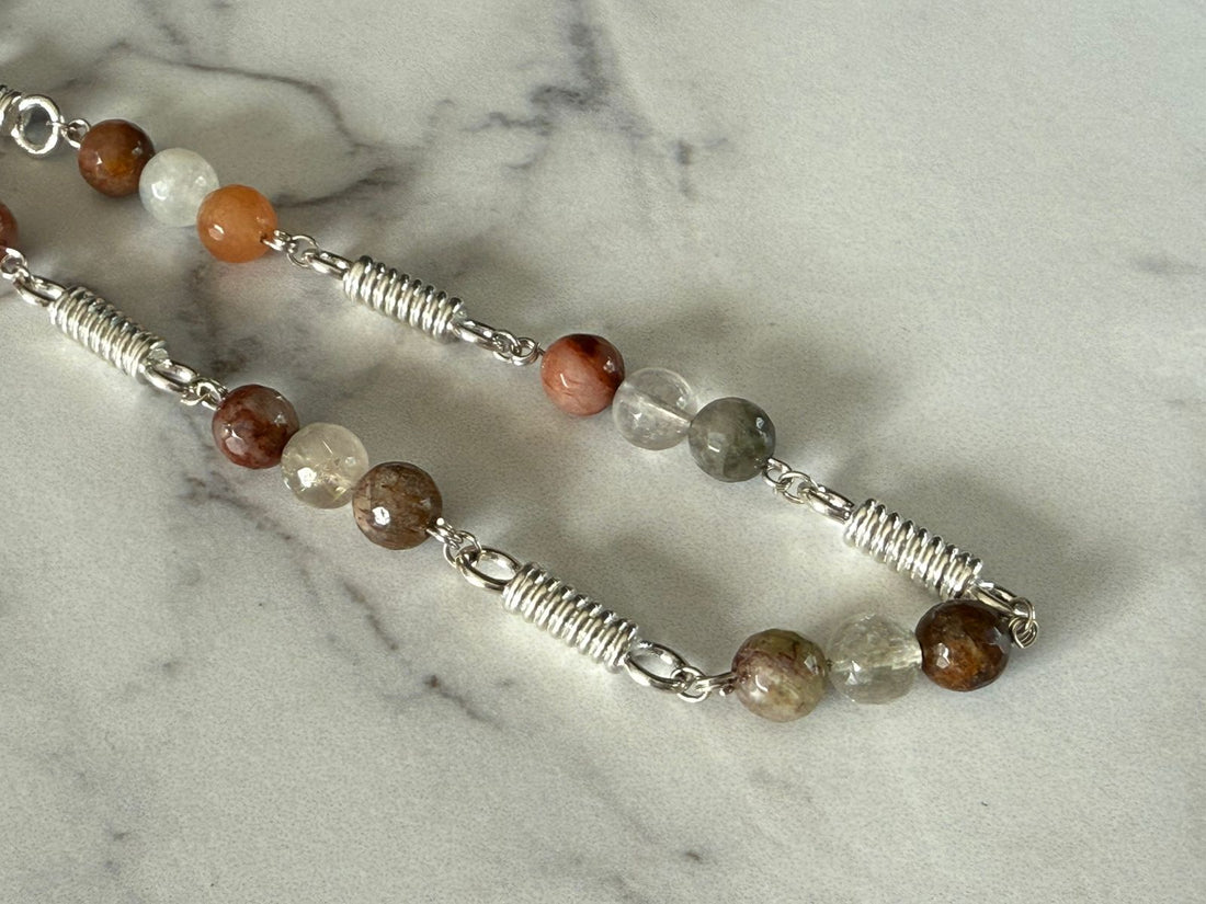 Collar resortes en plata rodinada 950 con piedras de cuarzo rutilado