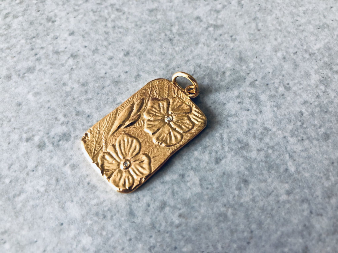 Colgante Flores bañada en oro con circones