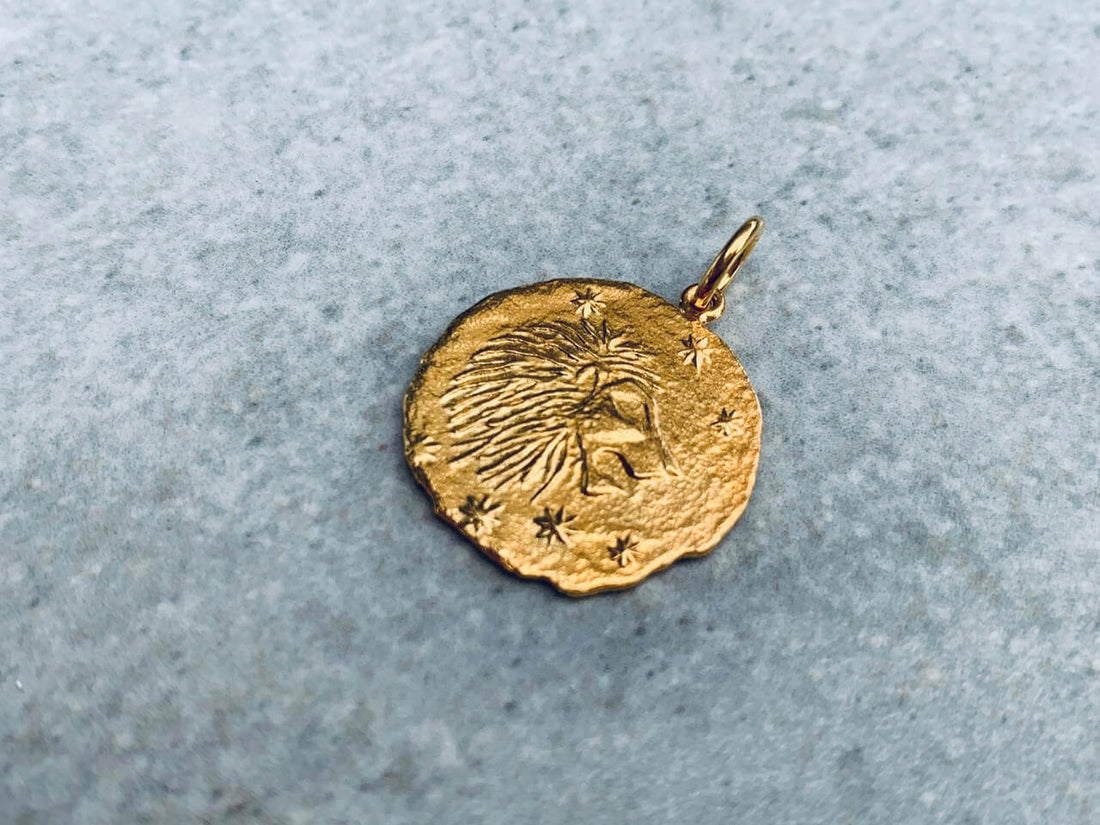 Colgante León bañada en oro