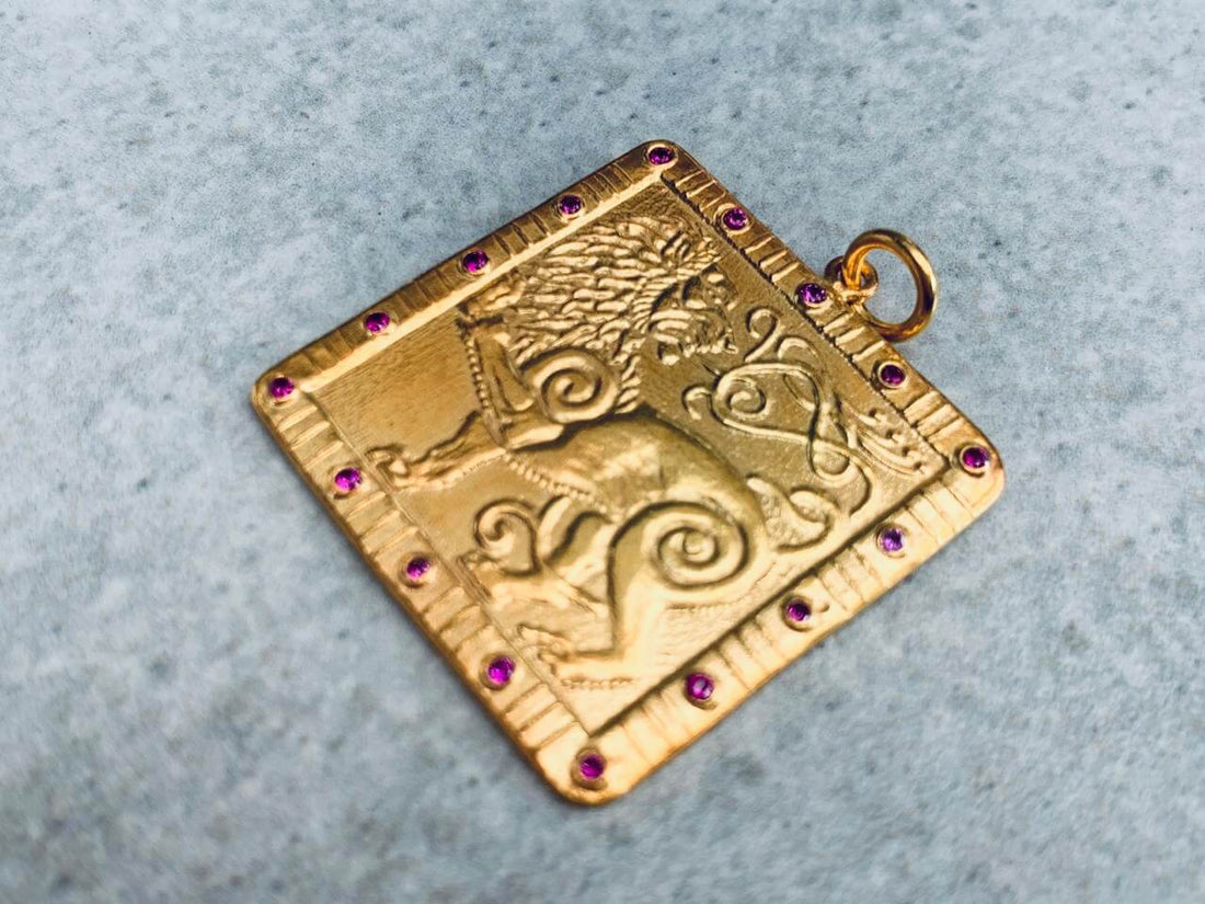 Colgante Leon Greco bañada en oro